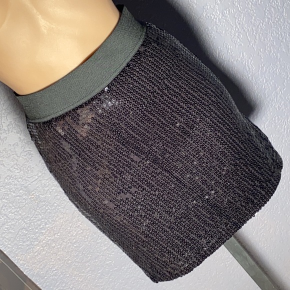 S - ROMEO + JULIET - sequin black lined skirt with elastic waist